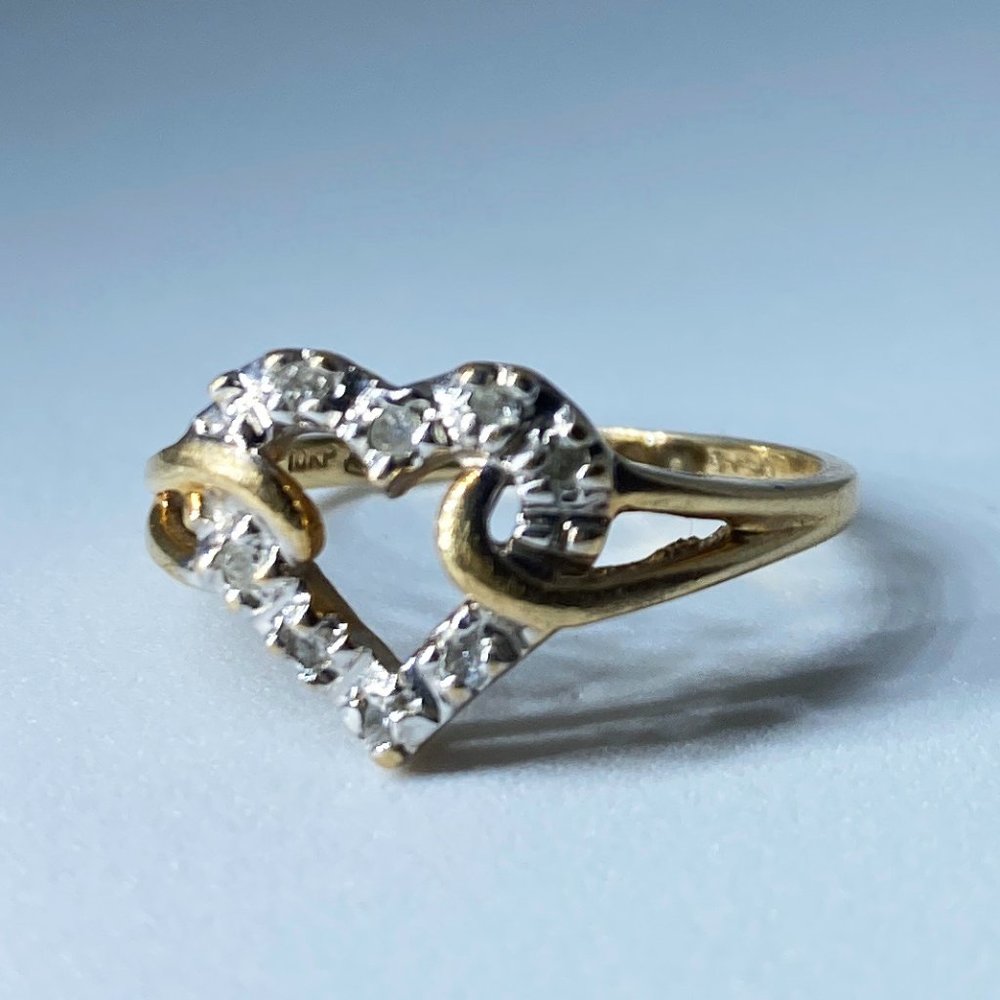 Vntg 10K or 14K gold & genuine diamonds heart ring